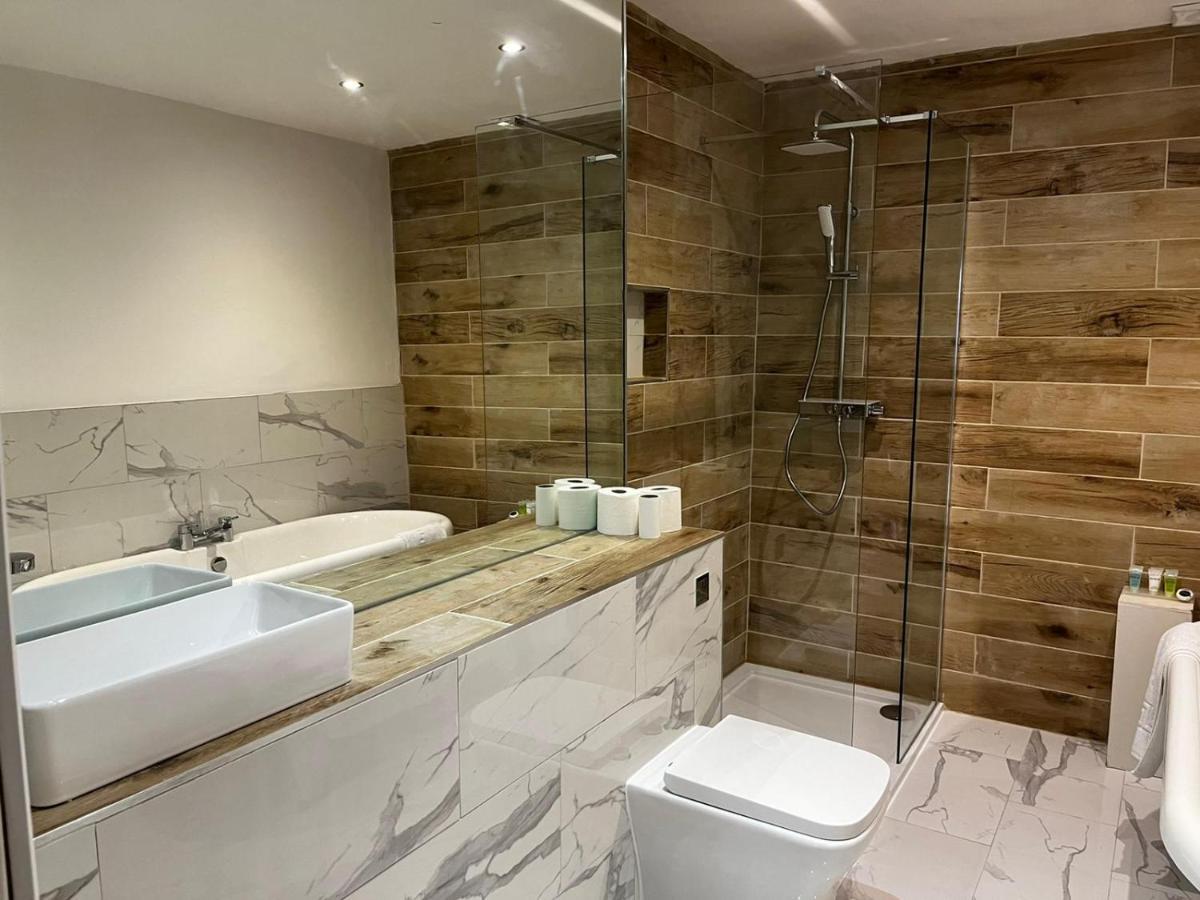 West End -Stunning, 2 Bedroom, Main Door Flat With Private Parking กลาสโกว์ ภายนอก รูปภาพ
