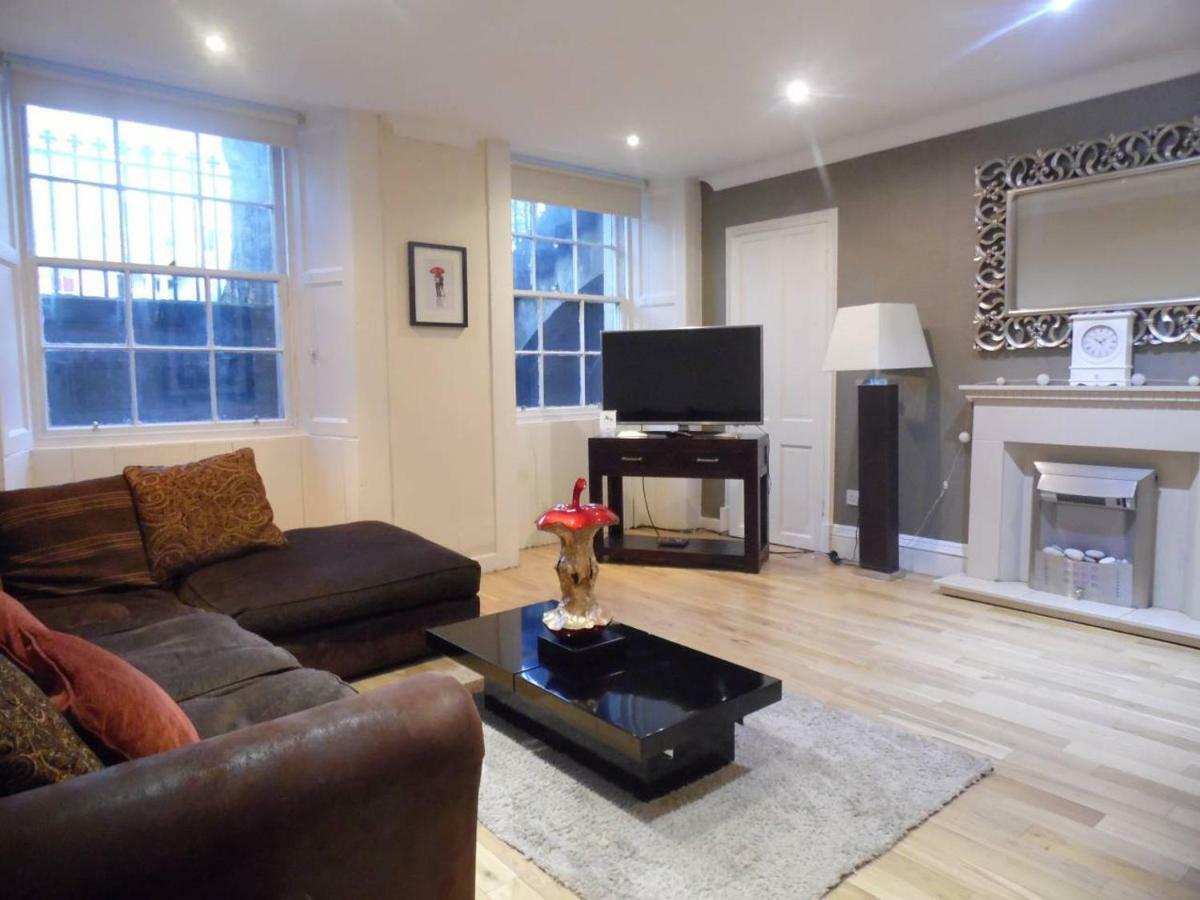 West End -Stunning, 2 Bedroom, Main Door Flat With Private Parking กลาสโกว์ ภายนอก รูปภาพ