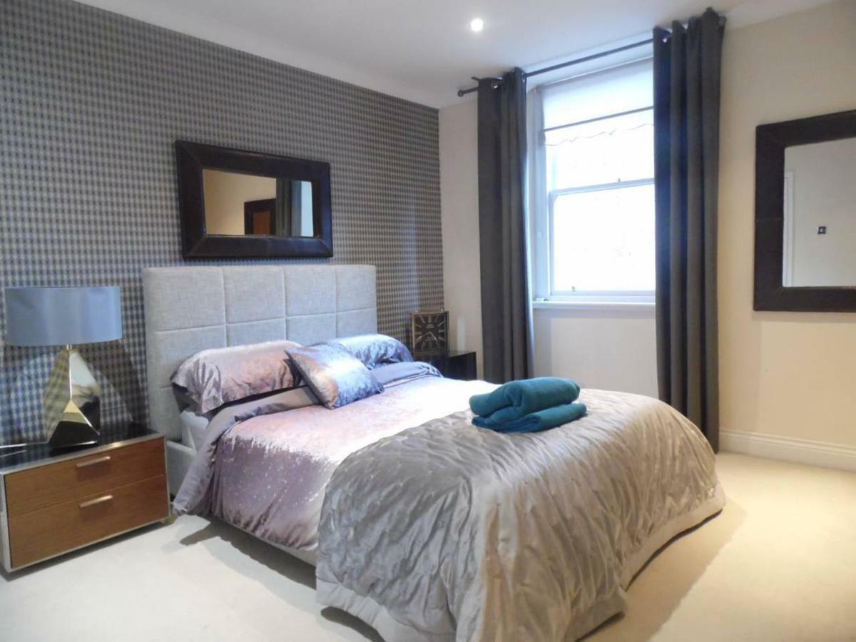 West End -Stunning, 2 Bedroom, Main Door Flat With Private Parking กลาสโกว์ ภายนอก รูปภาพ